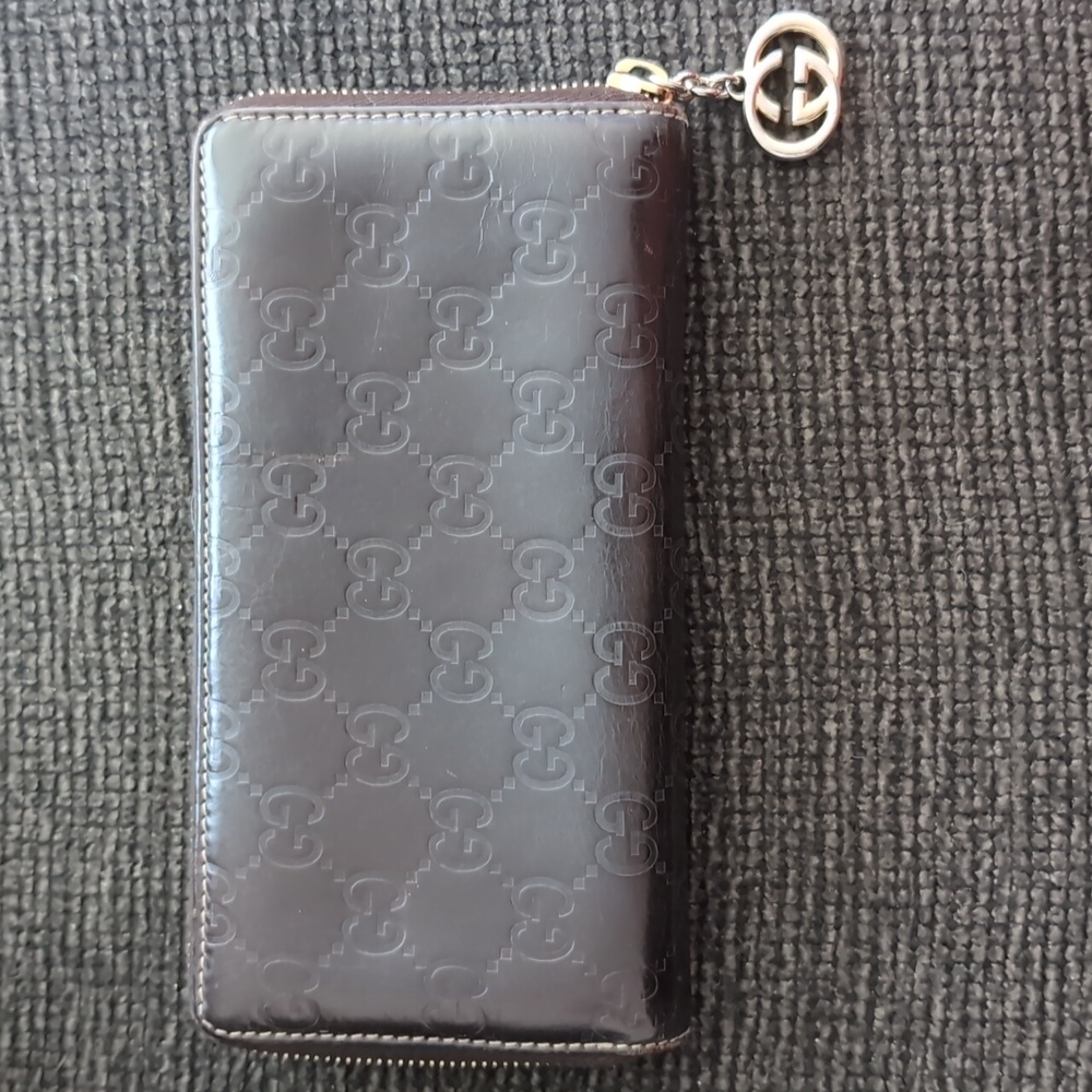 Gucci long zip wallet brown leather GG monogram.